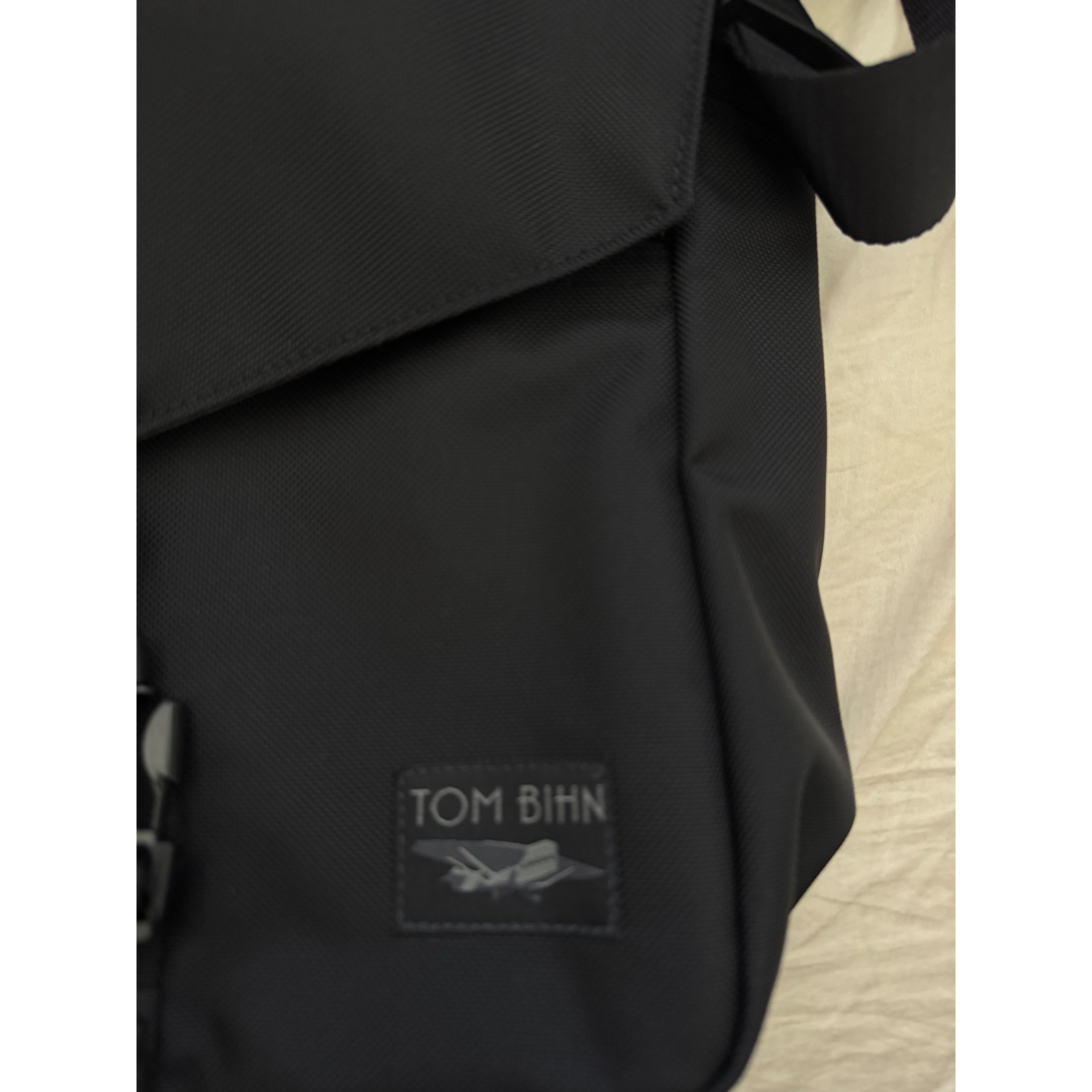 Tom Bihn Small Cafe Bag Black Ballistic Nylon Vertical Crossbody Tablet — image 3 of 5